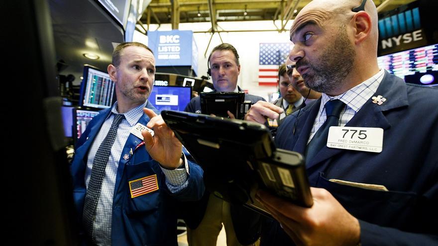 Wall Street se desploma en el arranque de la sesión ante el miedo a una recesión