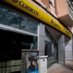 Correos y sindicatos acuerdan recolocar a 800 trabajadores de los 36 centros de trabajo que cerrarán en 2025