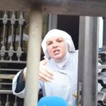 Así fue la primera misa en Asturias de las exmonjas de Belorado: oficiada en latín por un catalán