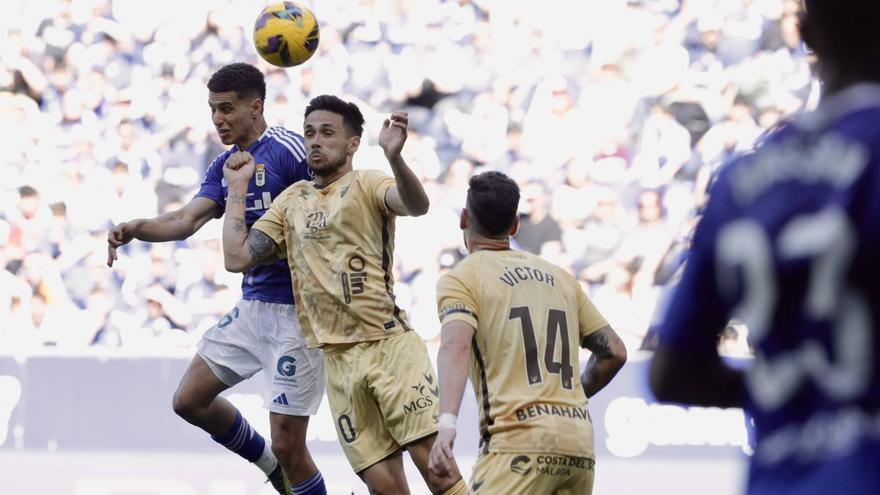 Golpe de suerte, golpe de fe: victoria agónica del Oviedo de Paunovic (2-1) ante el Málaga