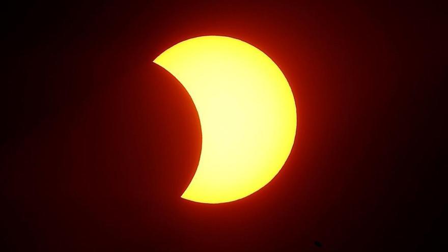 Guía para disfrutar del eclipse solar del 29 de marzo, el primero de una temporada irrepetible en España