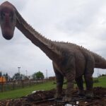 Este es «Ruperto», el nuevo dinosaurio de Asturias que llegó en camión articulado, y aquí puedes verlo