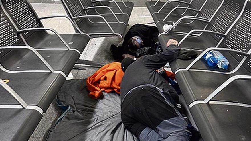 Desde Madrid hasta Palma, los aeropuertos dan cobijo a cientos de sintecho en España