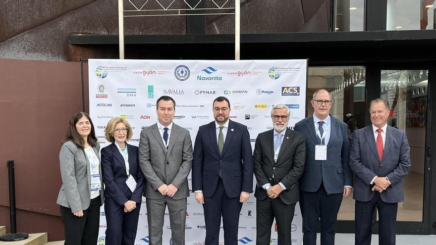 Barbón defiende en Gijón una «apuesta decidida» en defensa y seguridad