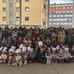 El colegio Poeta Ángel González de La Corredoria cierra sus jornadas sobre la alimentación con comilona y romería