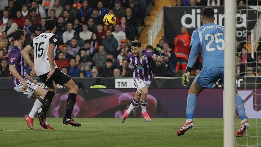 El Valencia sale del descenso y hunde a un defenestrado Valladolid