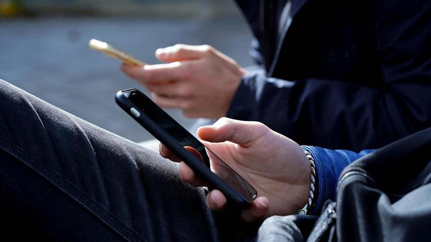 Alerta en Reino Unido por el aumento de grupos de adolescentes que chantajean a menores en internet