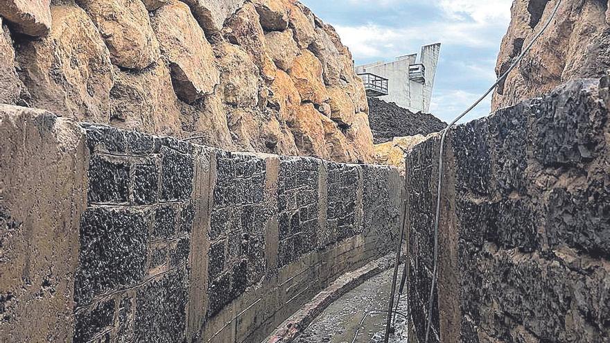Así es la trinchera militar hallada intacta en el cabo San Lorenzo de Gijón (en imágenes)