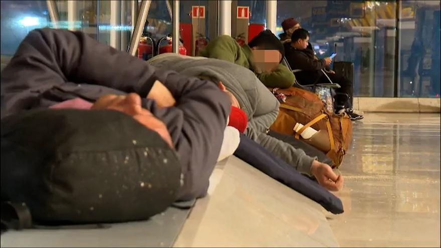 El drama se agrava en Barajas: muere durante la noche uno de los ‘sintecho’ del aeropuerto