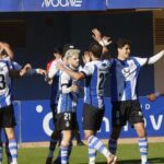 El Avilés demuestra por qué es el «Rey del Norte»: los blanquiazules se imponen con solvencia ante el Pontevedra (1-0)