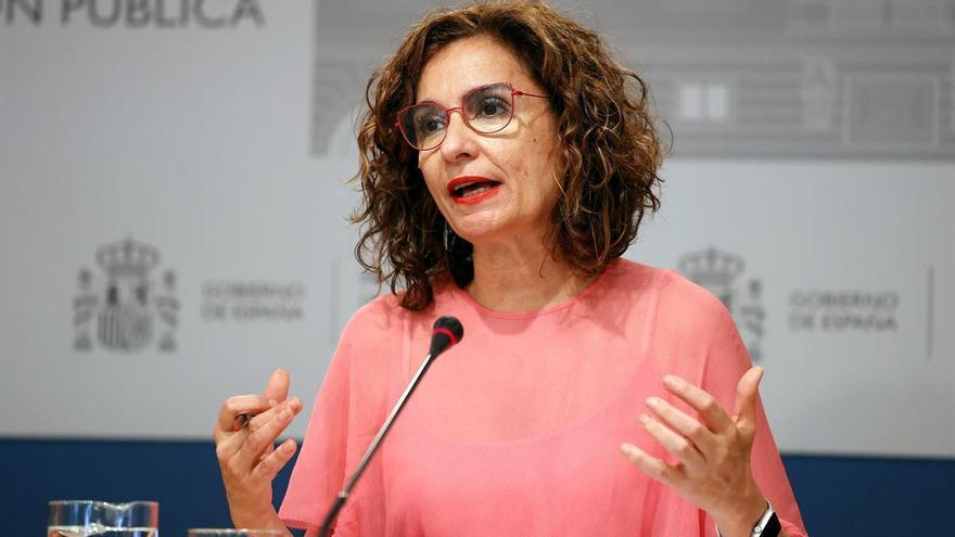 Buenas noticias para los trabajadores con ingresos medios y bajos,: el inesperado regalo de 900 euros de Hacienda con la declaración