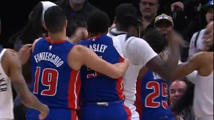 Una brutal pelea entre los Wolves y los Pistons acaba con siete expulsados