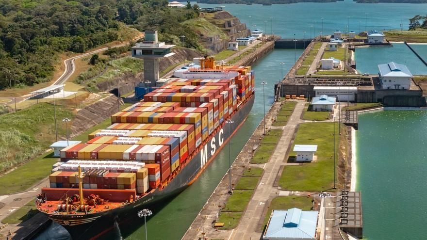 La china Hutchinson vende sus dos puertos junto al Canal de Panamá a la estadounidense Blackrock tras las presiones de Trump