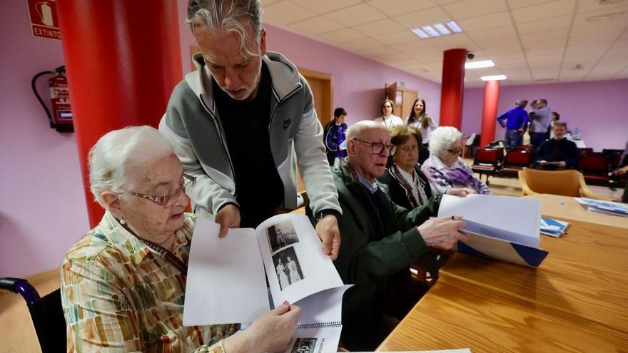 El Oviedo, aliado para trabajar la memoria a través del fútbol: así son los talleres de reminiscencia que se han organizado en una residencia de Colloto