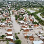 Un temporal sin precedentes azota Bahía Blanca, una de las principales ciudades argentinas, y causa al menos 13 muertos