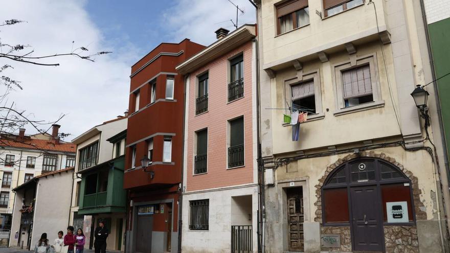 Ante la falta de pisos, buenos son bajos: Gijón dispara la conversión de oficinas en viviendas y piden «menos limitaciones»