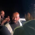 Israel libera al codirector palestino ganador de un Óscar después de una noche detenido tras ser agredido por colonos
