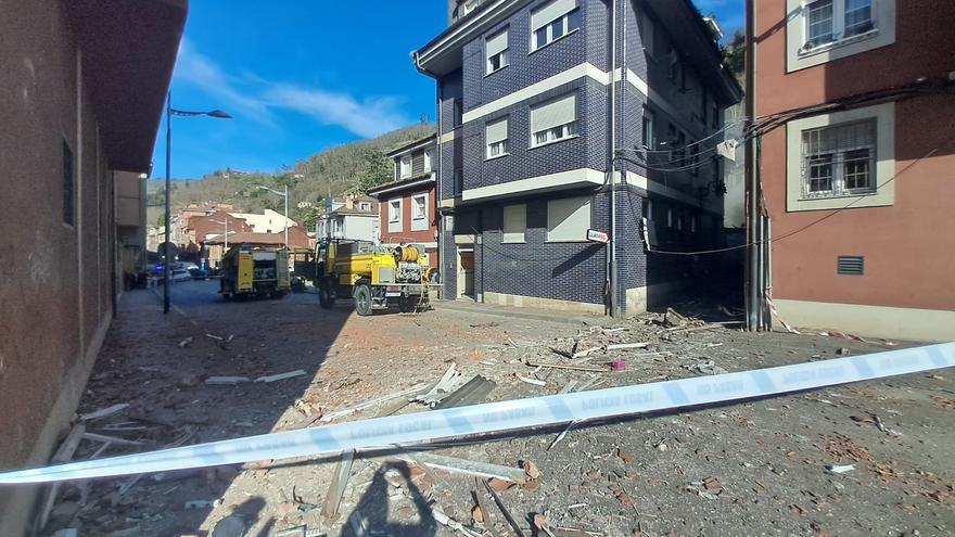 EN IMÁGENES: Explosión de gas en un edificio de viviendas en Mieres