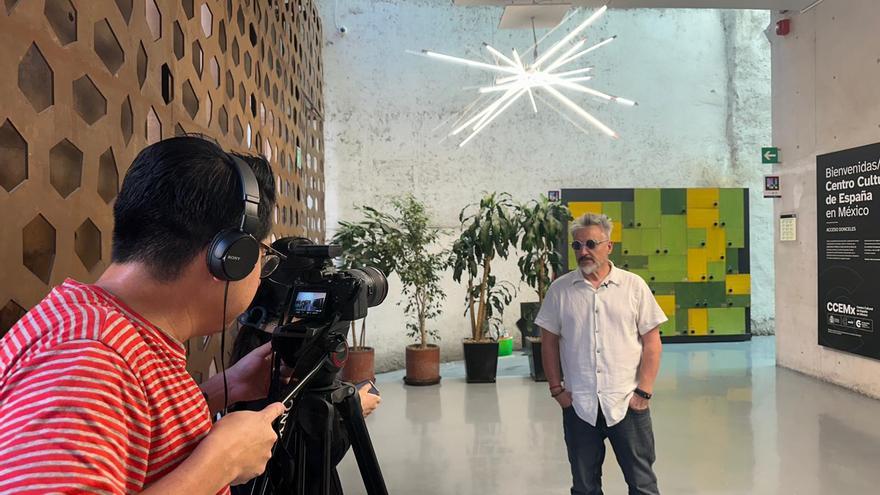 Una sorprendente escultura de luz que «late» conectada al ritmo de los vuelos transoceánicos: Pablo Armesto tiende un puente entre España y México