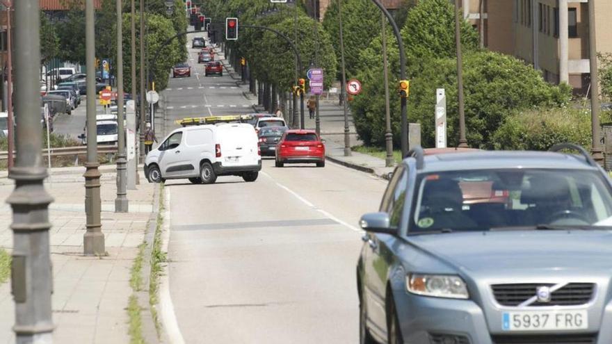 Tres colectivos piden paso a la zona de bajas emisiones de La Calzada: estos son sus alegatos