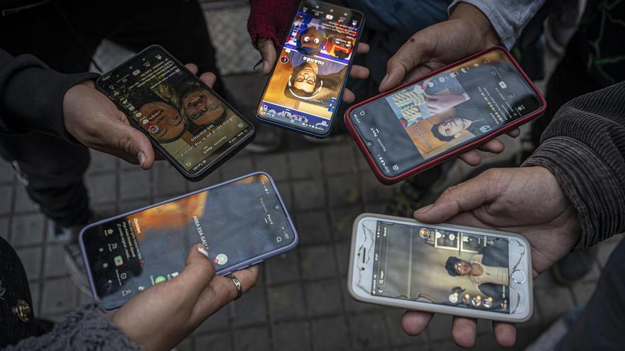 El uso de TikTok e Instagram afecta más al bienestar psicológico de las chicas