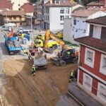 El operativo de limpieza trabaja en la zona de Mieres donde se produjo la explosión: «No será fácil recuperar la normalidad»