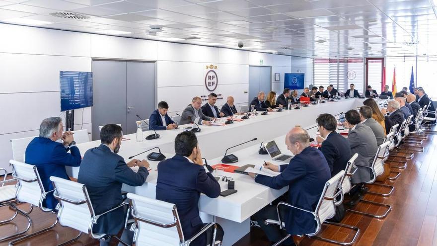 Aprobado un VAR low cost para LigaF tras el escándalo del clásico