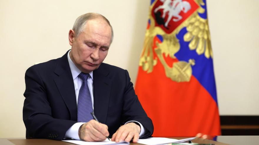Rusia intenta frenar el rearme en Europa apelando al miedo y desacreditando a los líderes de la UE