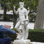 Denuncian graves daños en la estatua de Neptuno del Campo San Francisco