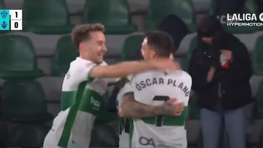 El 2-0 del Elche en el Elche 3-1 Castellón de la jornada 30 de LaLiga Hypermotion