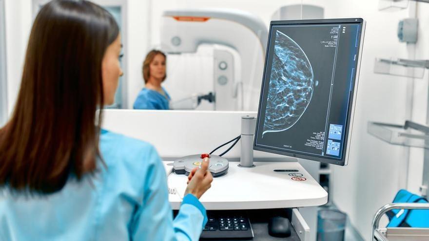Cáncer de mama en hombres: los oncólogos ponen el foco en «una población históricamente desatendida»
