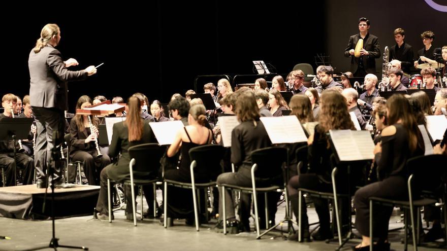 Jóvenes y mayores de Asturias y Cantabria brindan en Gijón un gran concierto: «Es una manera de estrechar lazos»