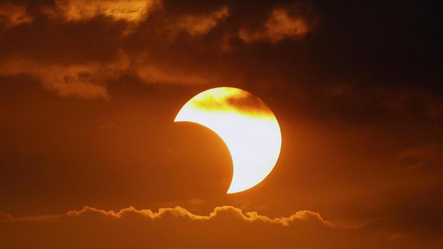 Oviedo organiza un acto para ver el eclipse solar del sábado