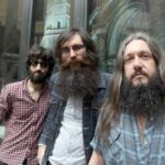 «Estamos hartos de ver cómo artistas a los que admiramos mueren jóvenes por suicidio o sobredosis»