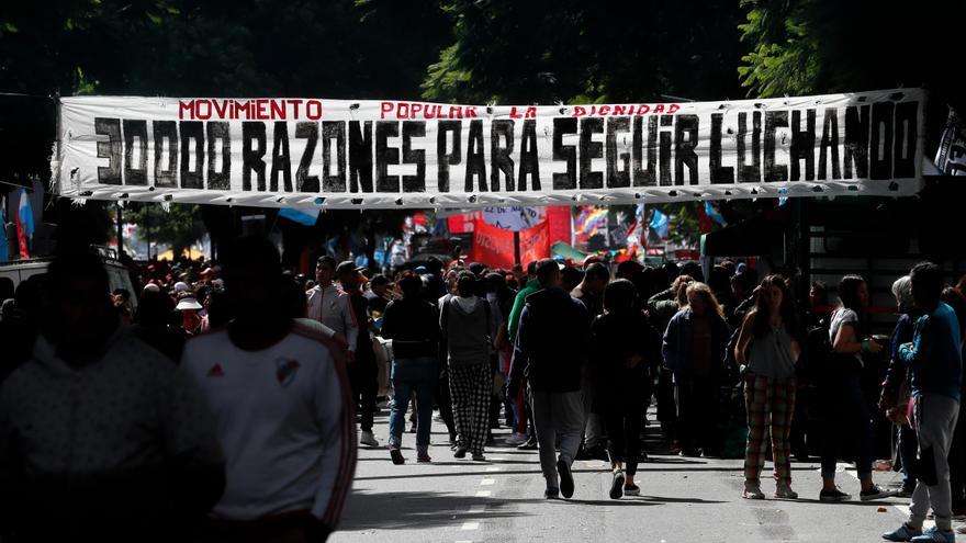 Miles de argentinos salen a la calle en defensa de la memoria histórica cuestionada por el Gobierno de Milei