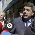 Gritos contra Mazón en Valencia por su gestión de la DANA: «Te estás riendo de los valencianos»
