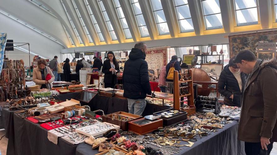 La Feria de Antigüedades cierra con más de 4.000 visitantes