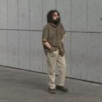 Del Juzgado, a dormir en la calle: el hombre que convivió con el cadáver de su madre en su piso de La Corredoria pasó la noche del jueves bajo un puente