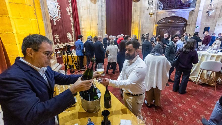 La sidra asturiana con burbuja pierde gas y busca una mayor entrada en los restaurantes