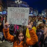 De los cuidados al consumo de ansiolíticos: 7 brechas entre hombres y mujeres que radiografían la desigualdad