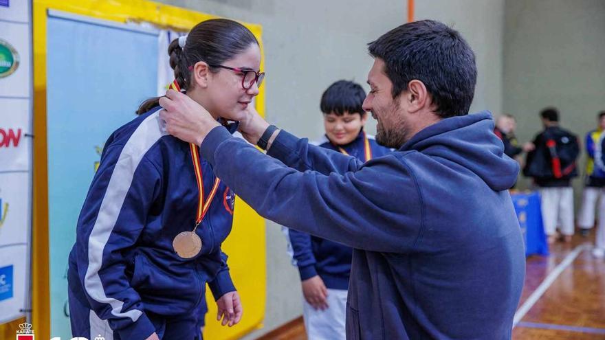 Una canguesa de solo 11 años, subcampeona de España de kárate juvenil mixto