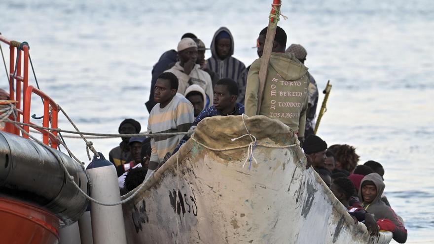 La Comisión propone legalizar los centros fuera de la UE para deportar personas migrantes