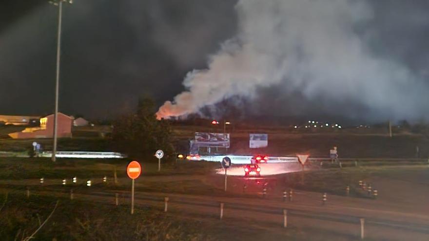 El Principado activa la alerta de incendios forestales por una veintena de focos declarados y la llegada de aire cálido