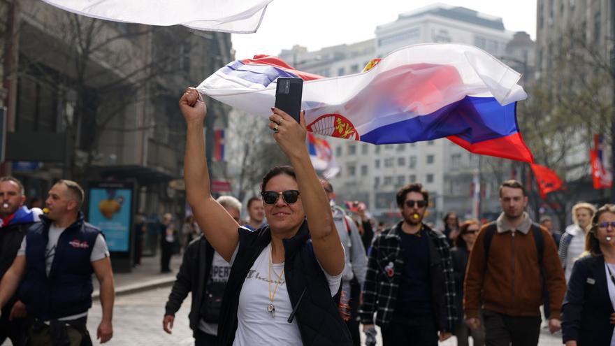 Miles de personas se concentran en Belgrado en una macroprotesta contra el Gobierno