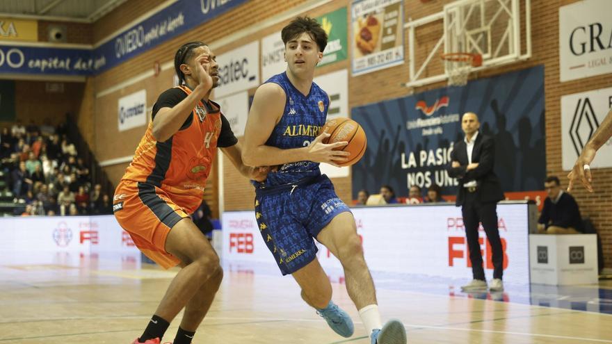 Javi Rodríguez, entrenador del Alimerka Oviedo Baloncesto, tras ganar al Morón: «Hay que ser humildes y ambiciosos»