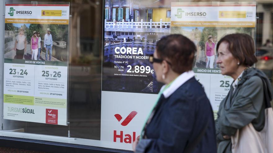 Los españoles disminuyen un 0,8% sus viajes en 2024, pero el gasto marca un nuevo récord