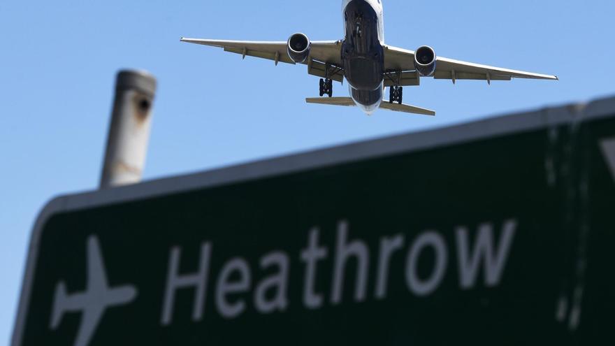 El aeropuerto de Heathrow ya funciona a pleno rendimiento después de un cierre casi completo el viernes