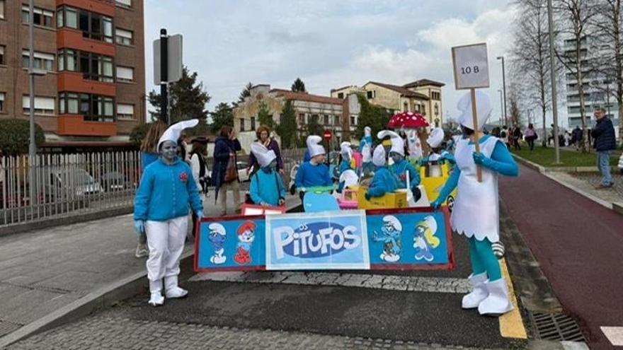 Lugones y La Pola celebran con éxito sus desfiles de Carnaval