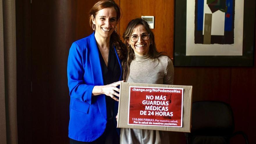 «No podemos más»: un grupo de médicos entrega más de 180.000 firmas en Sanidad contra las guardias de 24 horas