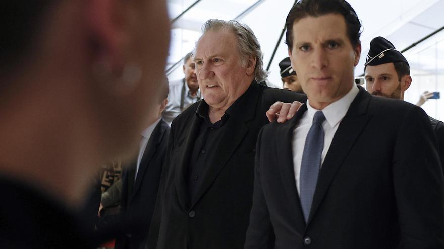 «Un monumento del cine va a ser juzgado»: Gérard Depardieu se enfrenta a la justicia por primera vez por agresión sexual